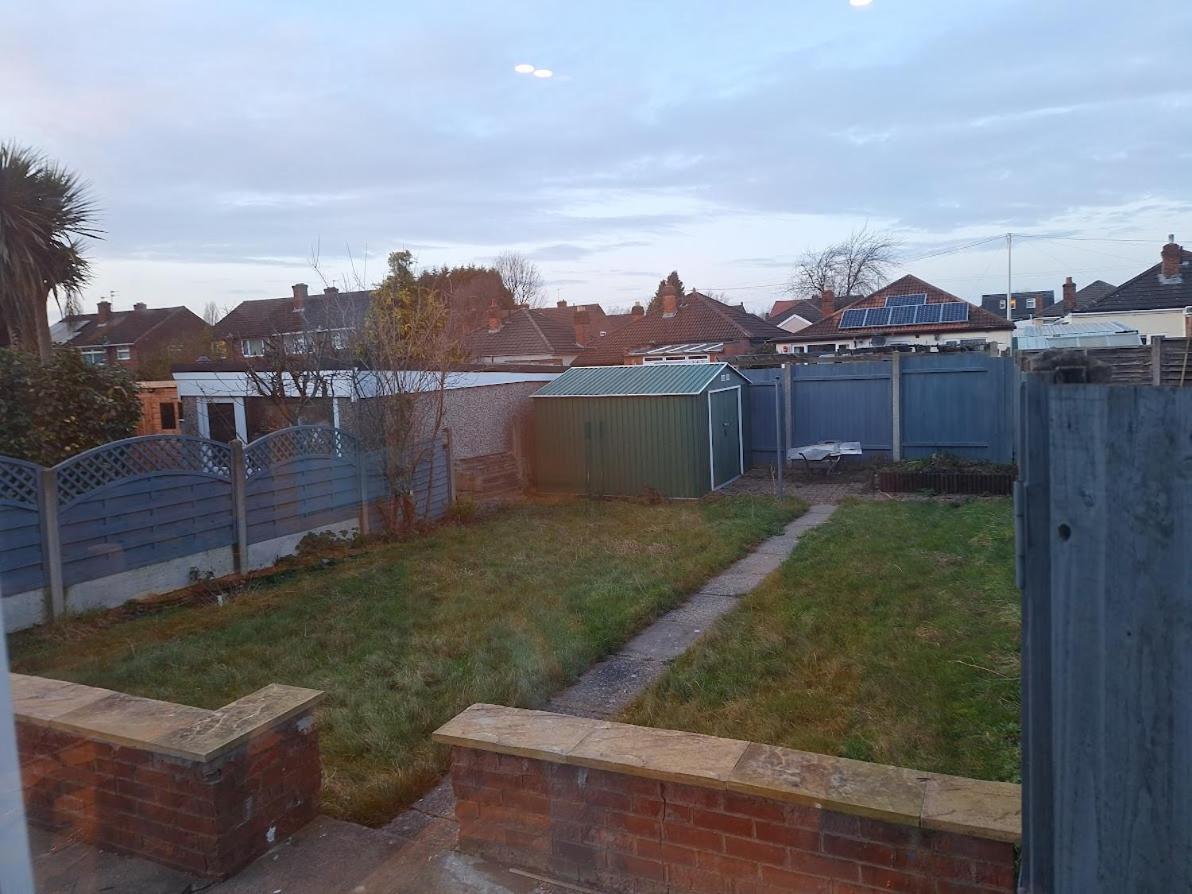 Uplands Grove Bungalow Hotel Wolverhampton Exterior foto